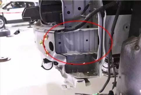 汽车安全性有必要考虑嘛,汽车的性能区和碰撞区