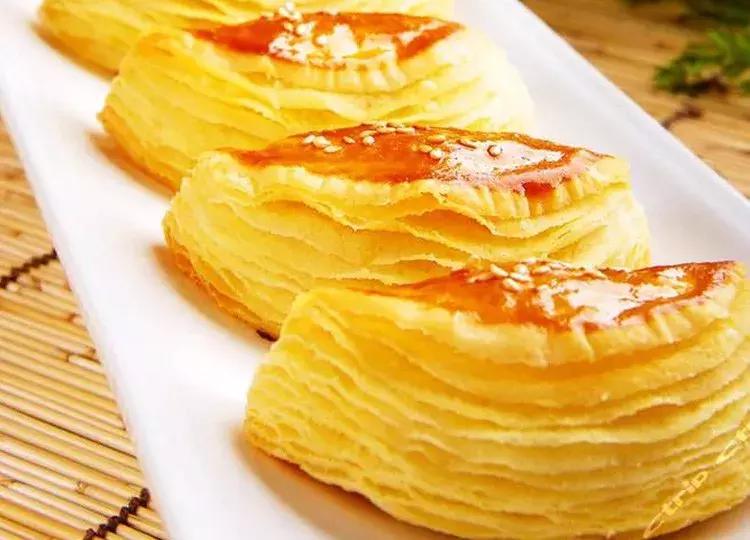 层层酥脆奶香浓郁太好吃了,榴莲酥有层次的酥皮