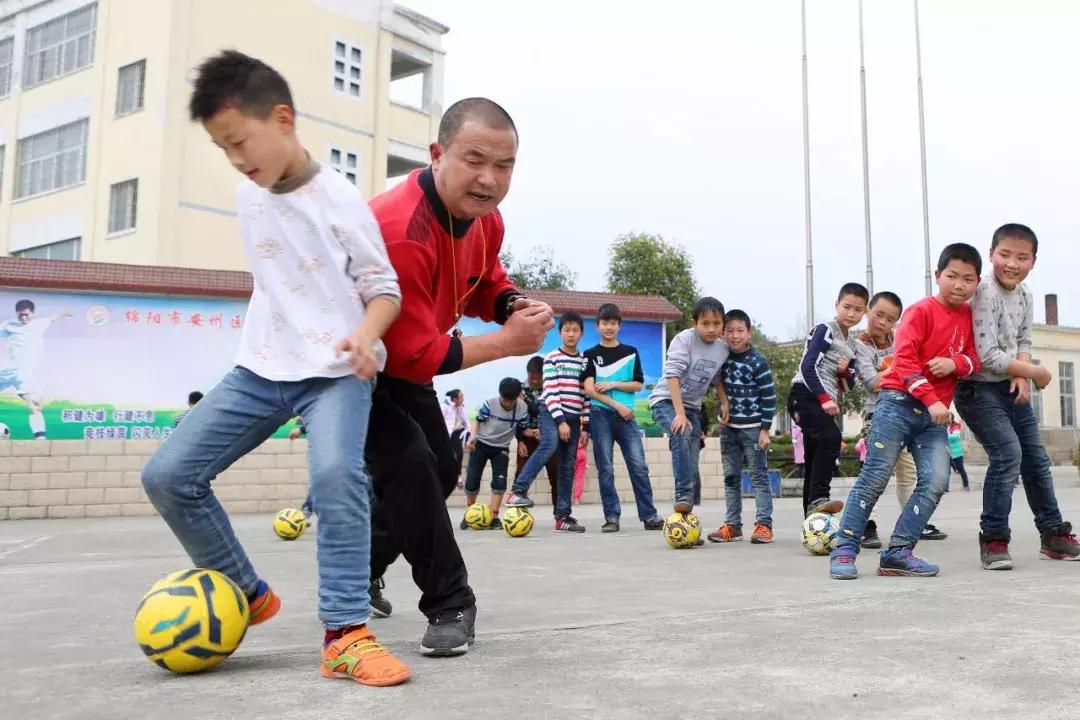 绵阳孩子独特表演世界杯开幕,绵阳儿童演出