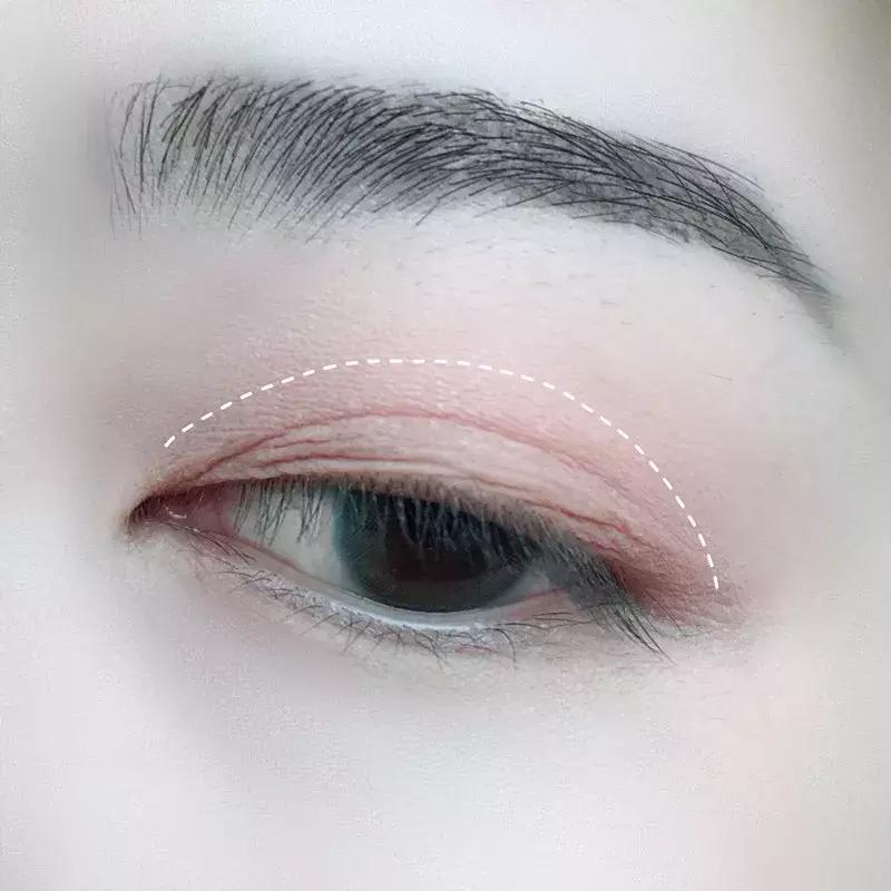 只需10步一个完美眼妆出炉,可爱又有气场的眼妆教程