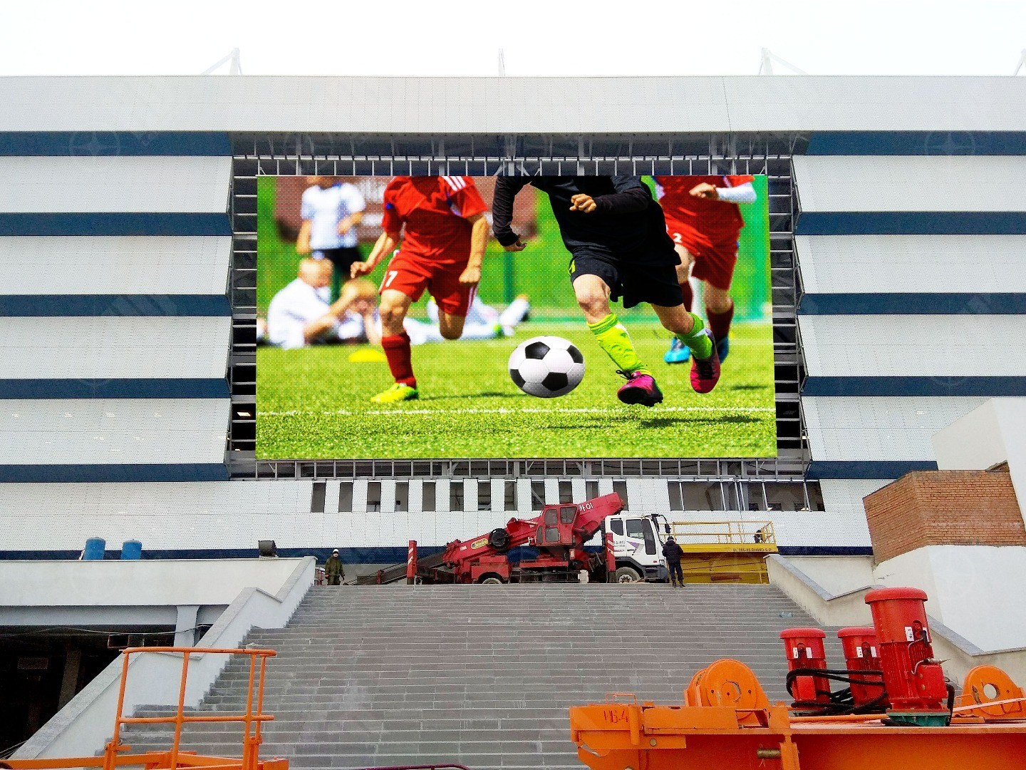 艾比森led屏和利亚德的屏,世界杯艾比森屏幕广告