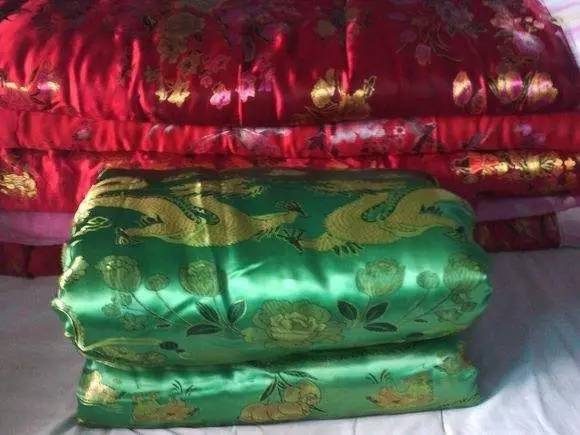 中国大妈才是地球上最敢穿的街头王者!当红时尚单品都是你妈玩剩下的