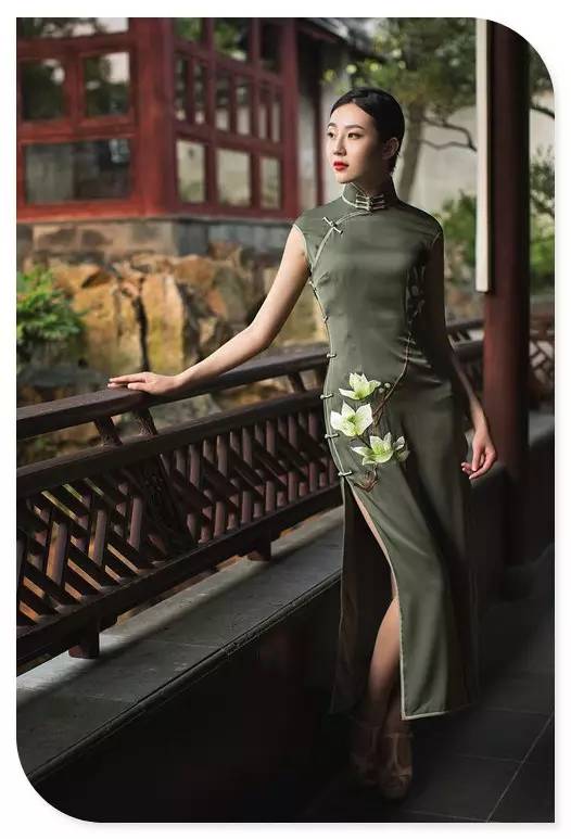 送苏州女人一件苏式旗袍就行了,如果不行就两件……