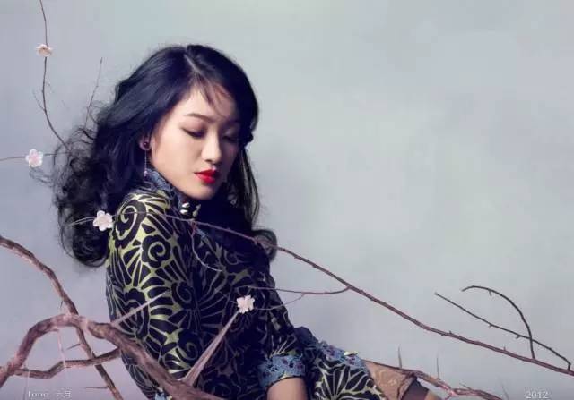 送苏州女人一件苏式旗袍就行了,如果不行就两件……