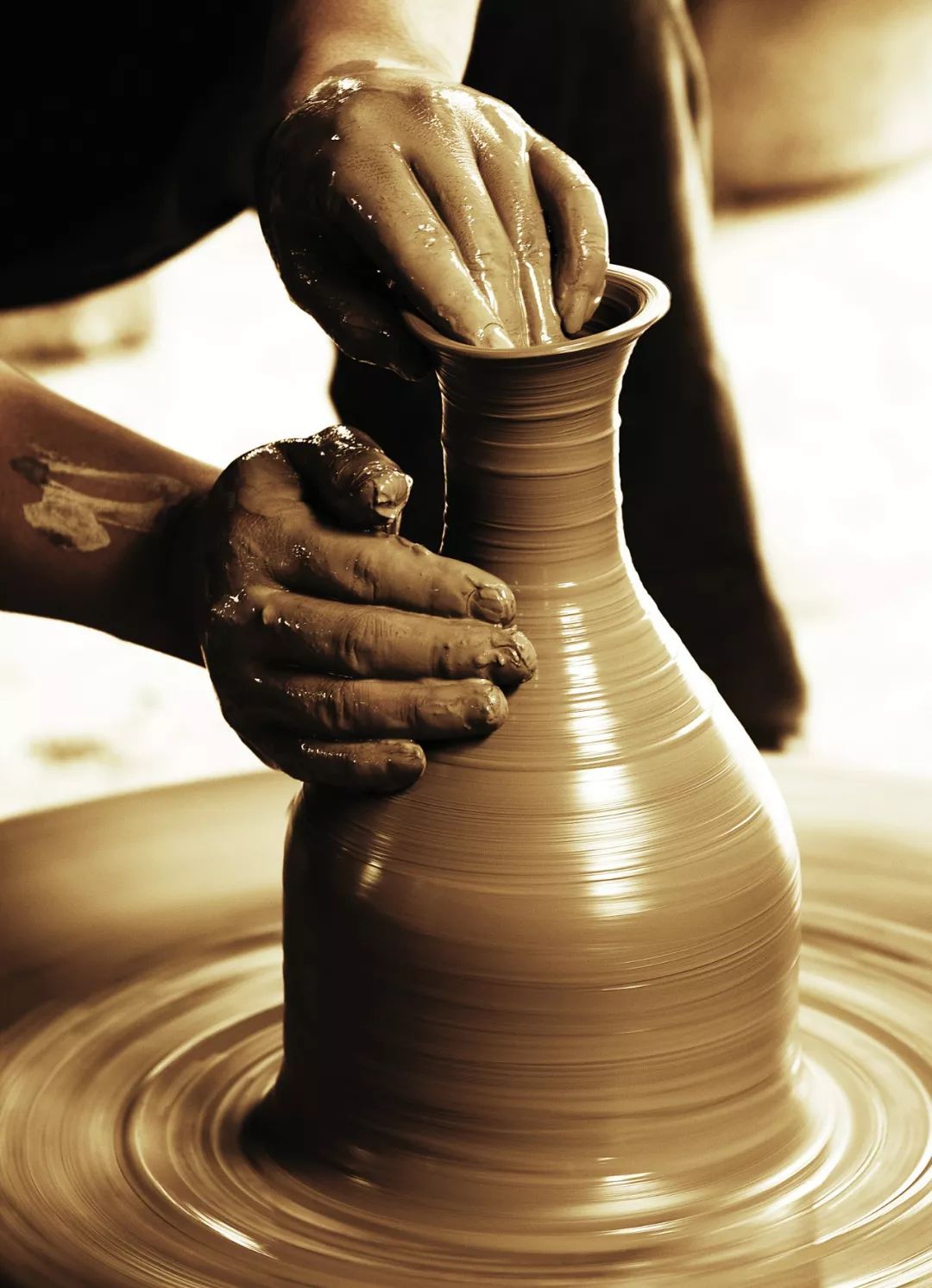 这座跟着周杰伦空降热搜的杨梅味小城,休渔期也能让你吃得满嘴鲜