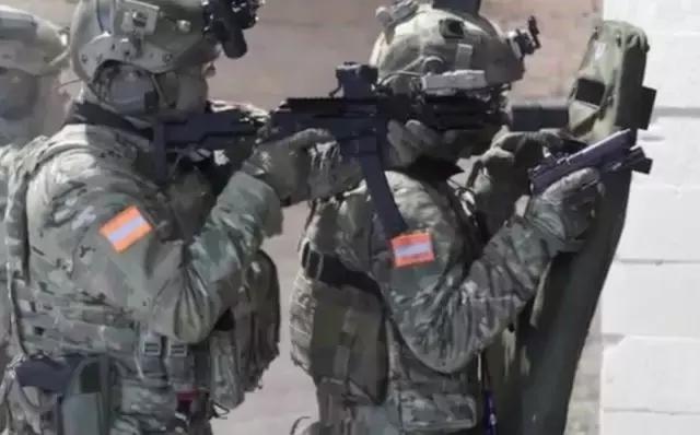 俄罗斯足球流氓打架斗殴,俄罗斯暴打英国足球流氓