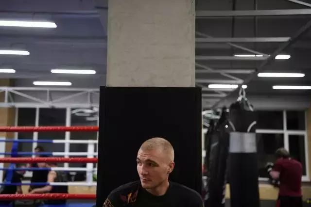 俄罗斯足球流氓打架斗殴,俄罗斯足球流氓暴揍英格兰