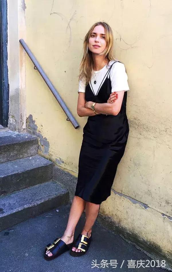 怎么把普通吊带穿的很时髦,小吊带怎么穿比较好看
