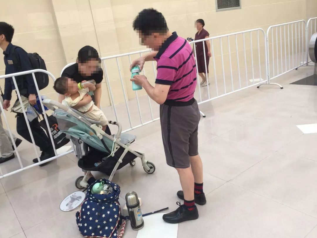 河西开盘：现场踢足球，弄错号码喊来警察，还有盘首付降至三成……