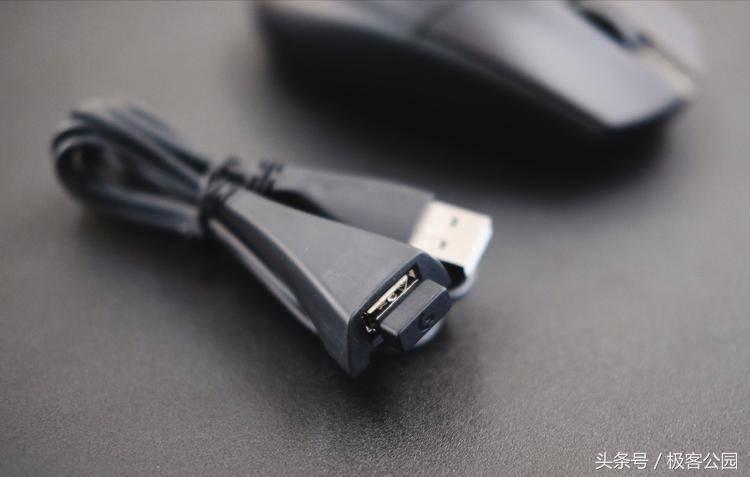 2019公认手感最好的吃鸡游戏鼠标,百元轻量化的无线游戏鼠标推荐