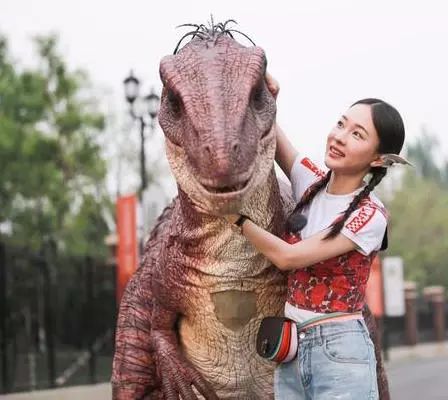 黄圣依节目中狂炫富,霍思燕黄圣依最新视频