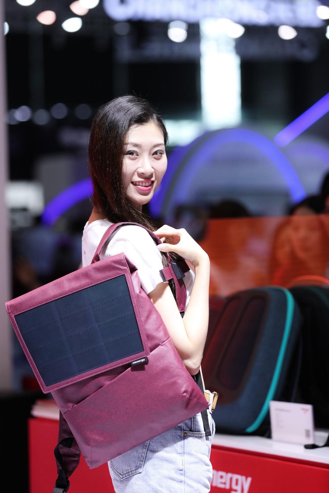 走到哪里都有电都有网的充电宝,solarcharger太阳能充电宝