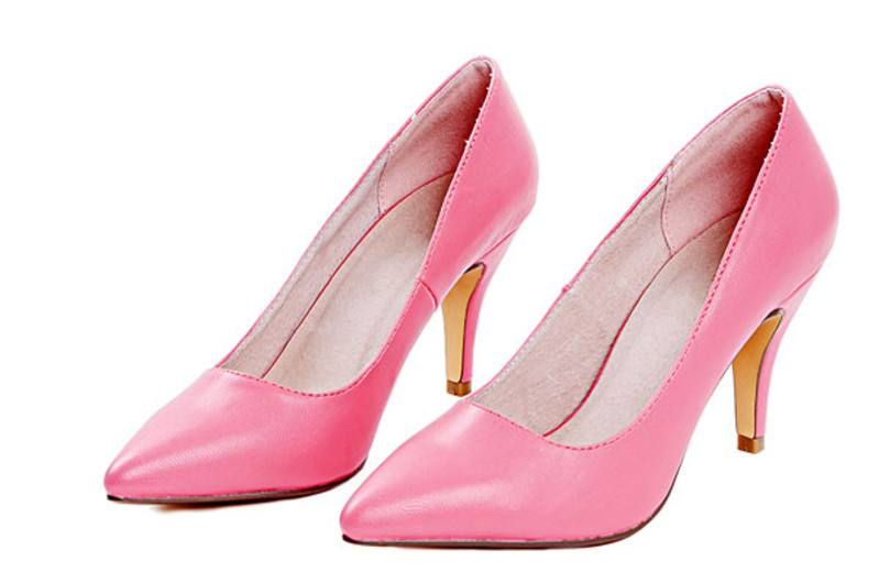 穿高跟鞋双脚扭伤,穿高跟鞋脚磨伤出血