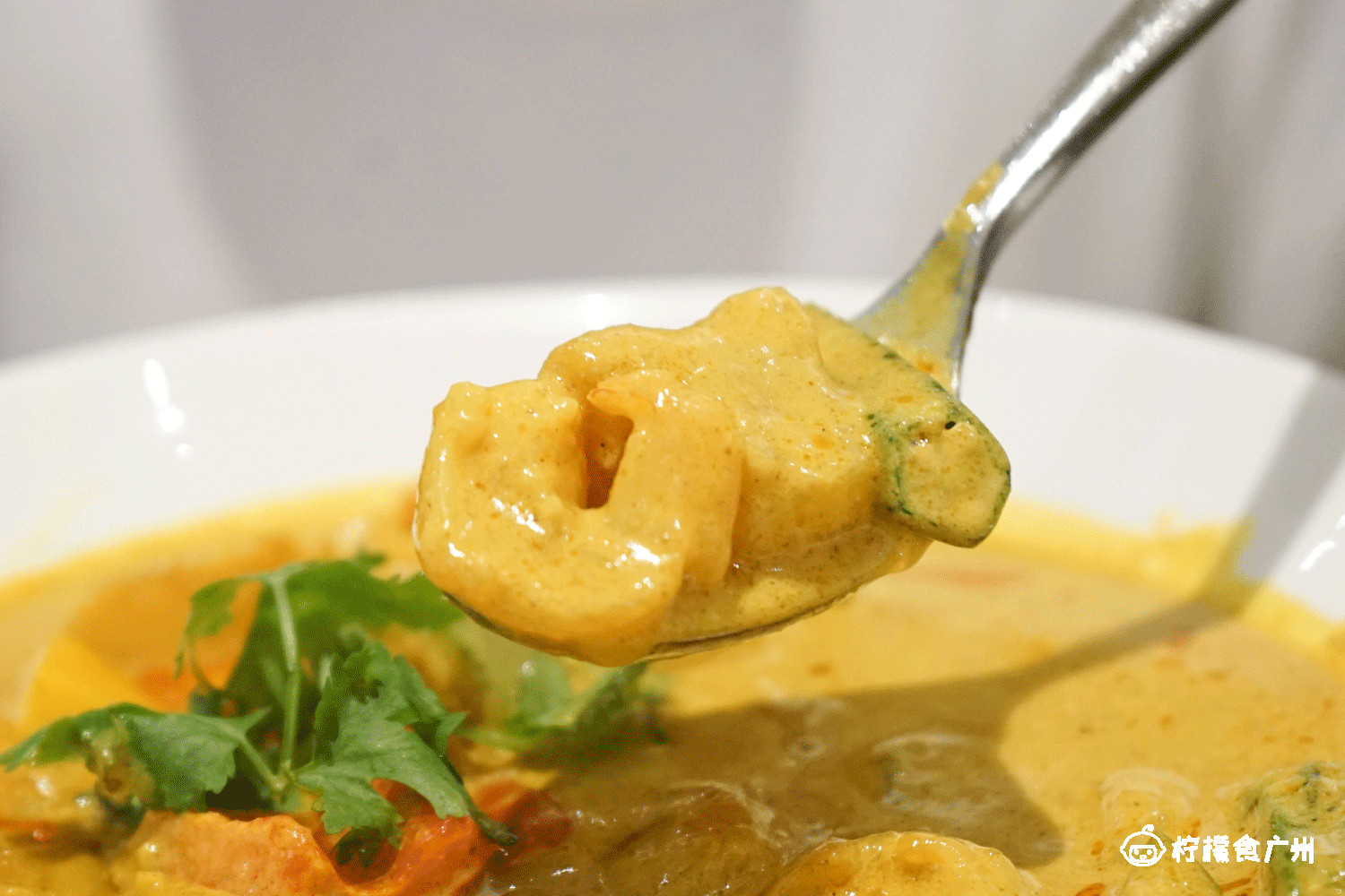 秒穿到香港的美食街，光车仔面就有1014816种搭配！