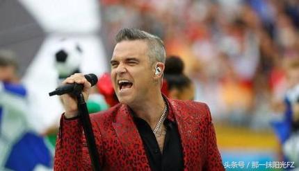 世界杯开幕式表演嘉宾竟然冲着镜头竖中指他到底在恶心谁?