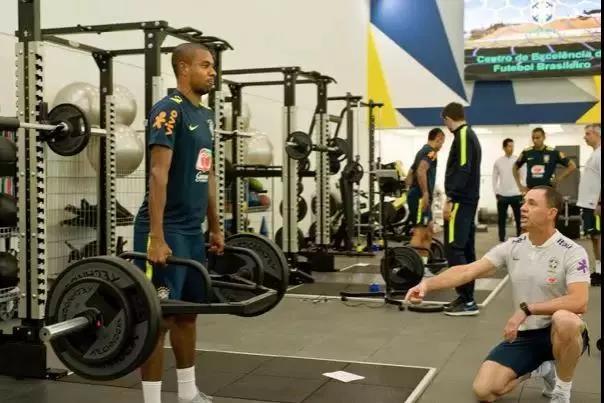 法国泰诺健,泰诺健助力引体向上