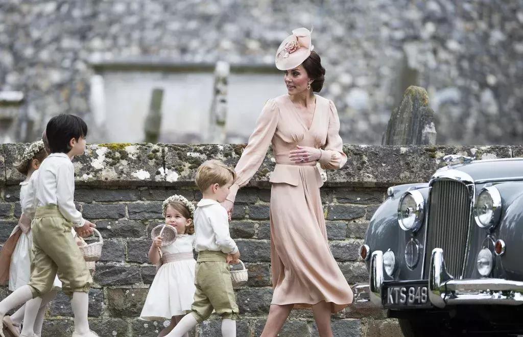 英国王室王子装,英国王室小公主王子穿搭