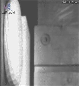 足球越硬踢得越远吗,足球越圆越光滑越好踢