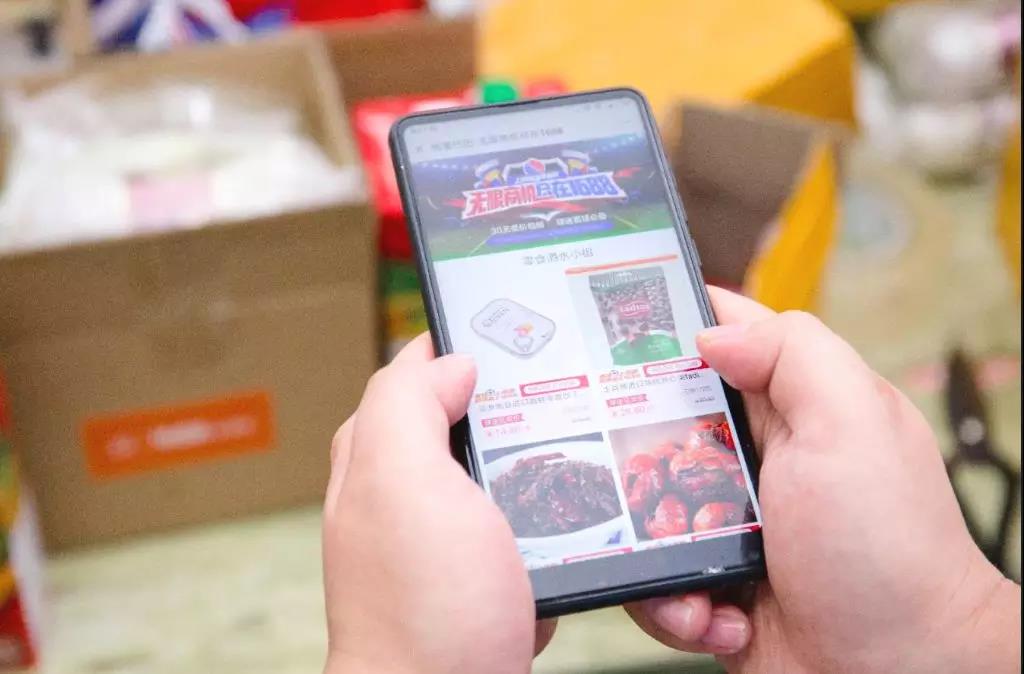 肉夹馍店老板7天爆改世界杯主题餐厅，网易、华为员工争着入伙