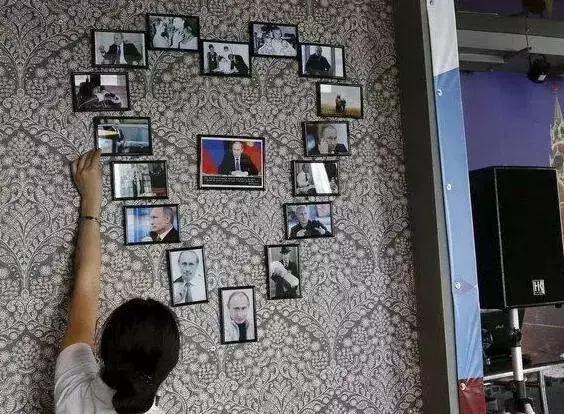 看球和看球两不误,看球喝茶两不误