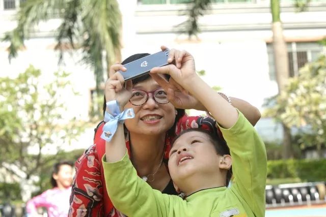 “无声孩子”用镜头向世界表白：“如果没有声音，就用快门让世界充满色彩”