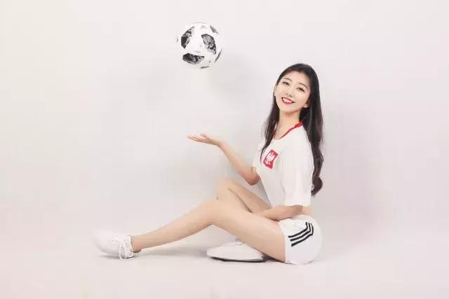 听说，好看的姑娘都在看世界杯