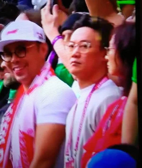 鹿晗是最会踢足球的明星,娱乐圈里喜欢鹿晗的明星