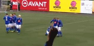 世界上最奇葩的足球进球,冰岛奇葩庆祝姿势