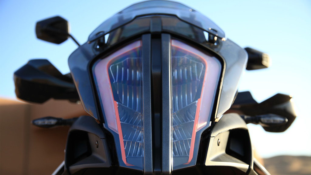 2018款ktm1290s测试,ktm1290advs版22款与23款区别