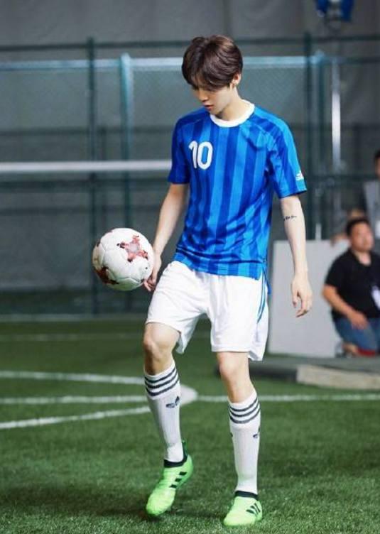 鹿晗谈曼联进球,鹿晗近20年解说曼联足球