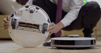 惊了,我妈竟然管一个机器人叫儿子