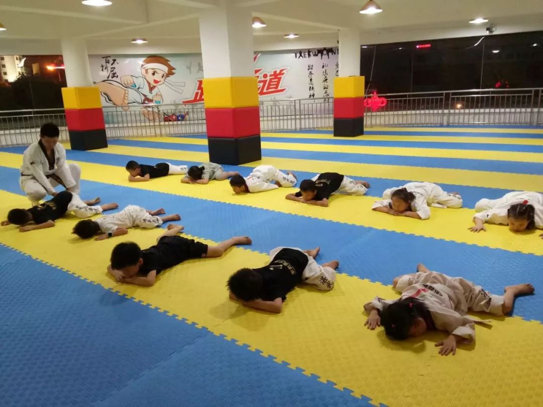 100元抵500元！赶快给孩子抢个名额，这个夏天一起去“踢馆”！