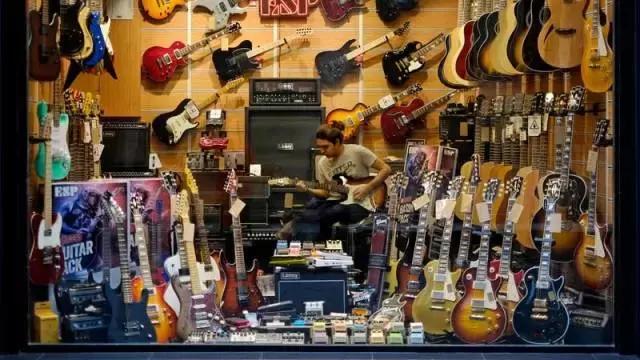 吉他为什么在世界能流行起来 (吉他最近流行)