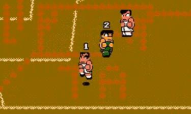 在这款比拼技巧的足球游戏中，所有玩家都努力“踢烂”对手的屁股