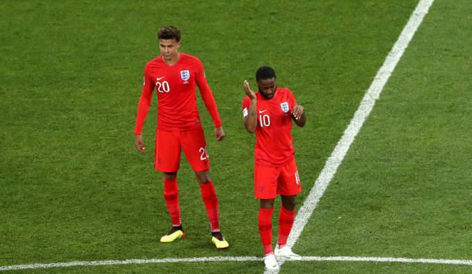 英格兰队长转投死敌擅长头球,英格兰队长踢飞点球