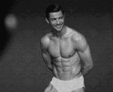 37岁的c罗满眼都是18岁时的自己,33岁的c罗创造了什么奇迹