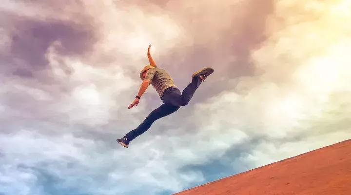 33岁的c罗依然有着20岁的身体,c罗的自律从一瓶可乐开始