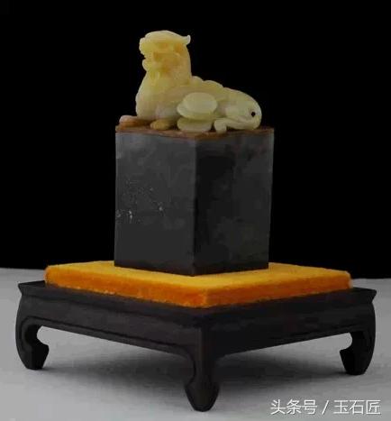 岫岩花玉盘玩有什么变化,岫岩花玉深绿色原石图片