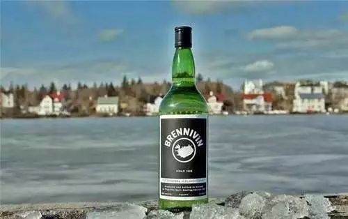 吃变臭鲨鱼肉，喝土豆香菜酿的酒，冰岛人的美食真让人出乎意料！