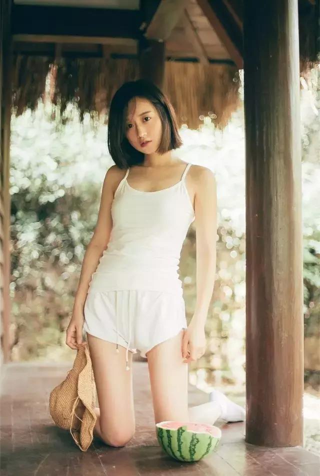 夏天拍照必备的10件衣服,夏季拍照服饰搭配图片