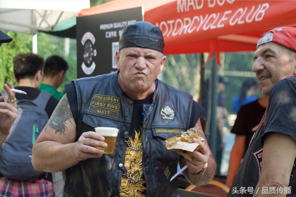 每人被俱乐部认可，哈雷俱乐部才能被社区认可，骑车、公益、成熟