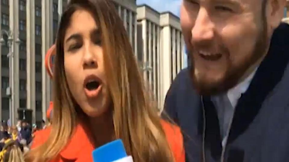 世界杯女主播被亲,女记者18年世界杯被法国求吻