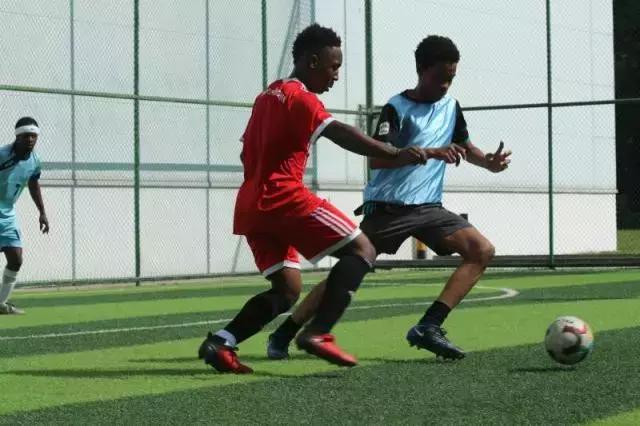 抢眼球！六国友人相聚郫筒踢“社区世界杯”过中国端午节