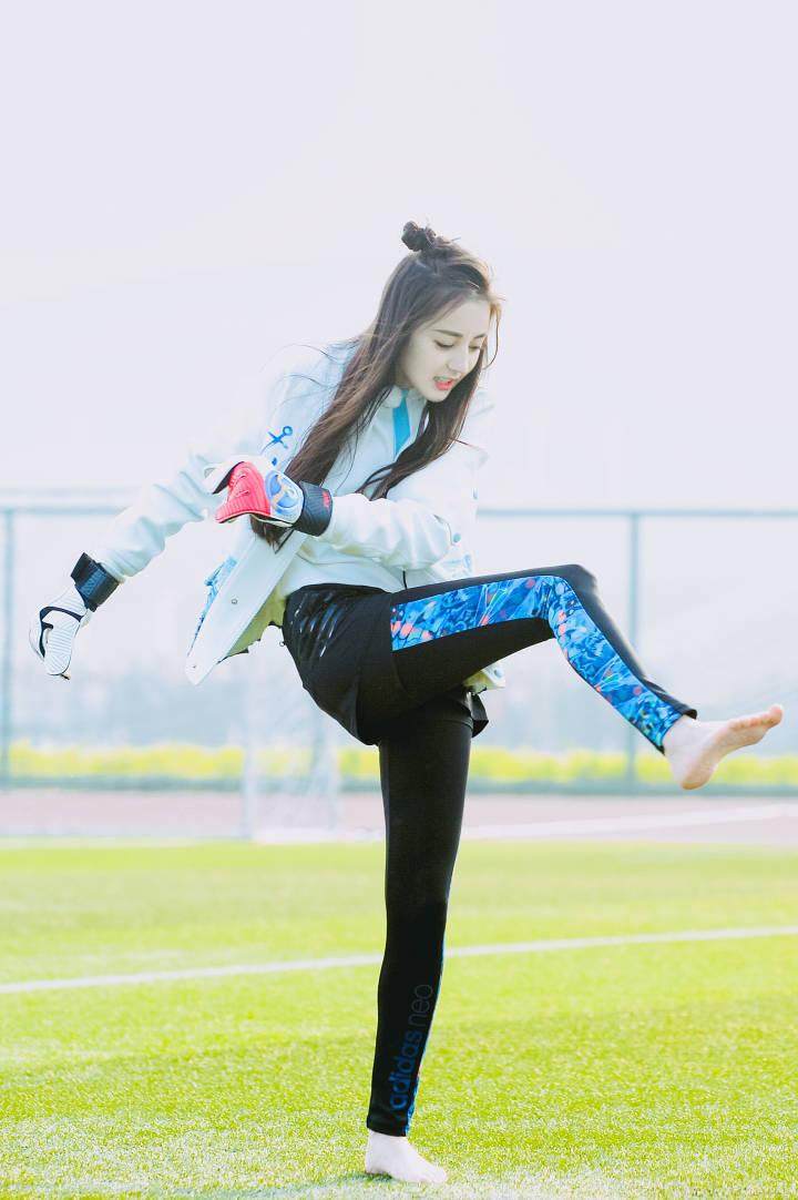 本以为迪丽热巴惊艳全场,迪丽热巴运动风穿搭