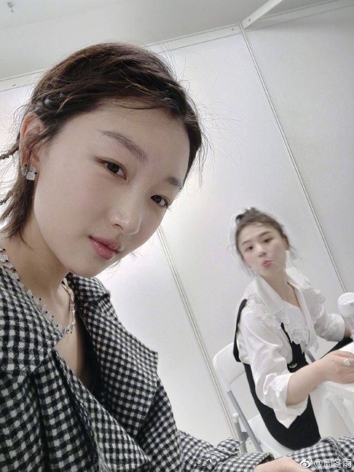 减龄唇形画法,怎样简单画出咬唇妆