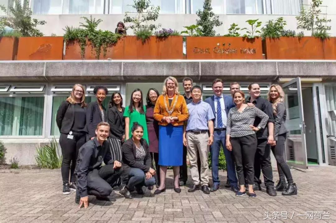 这家华人酒店有来头，海牙市长参观天台花园