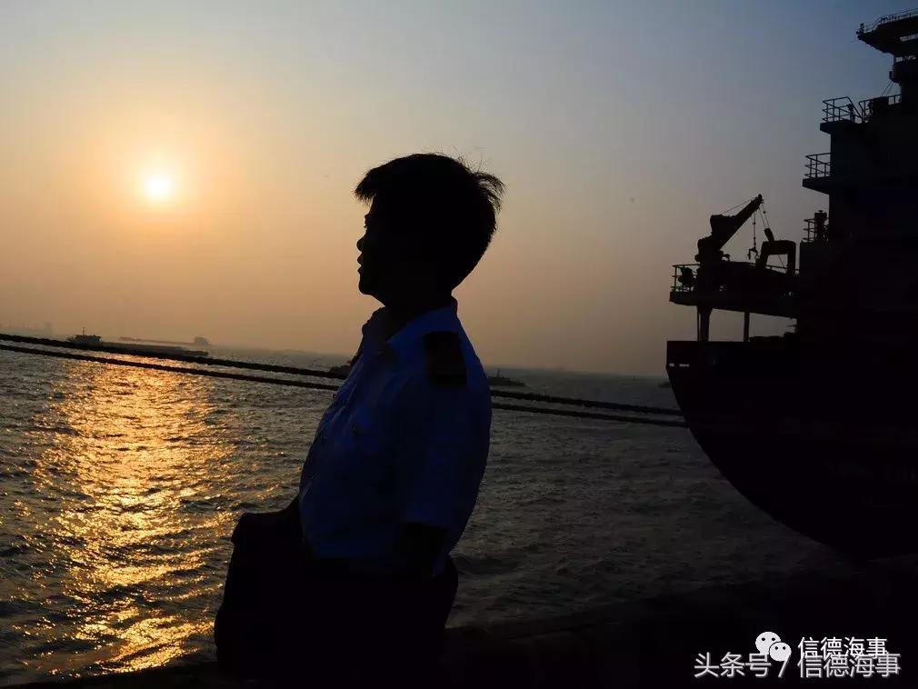 中国第一位上空间站女航天员,女引航员的真实生活照片