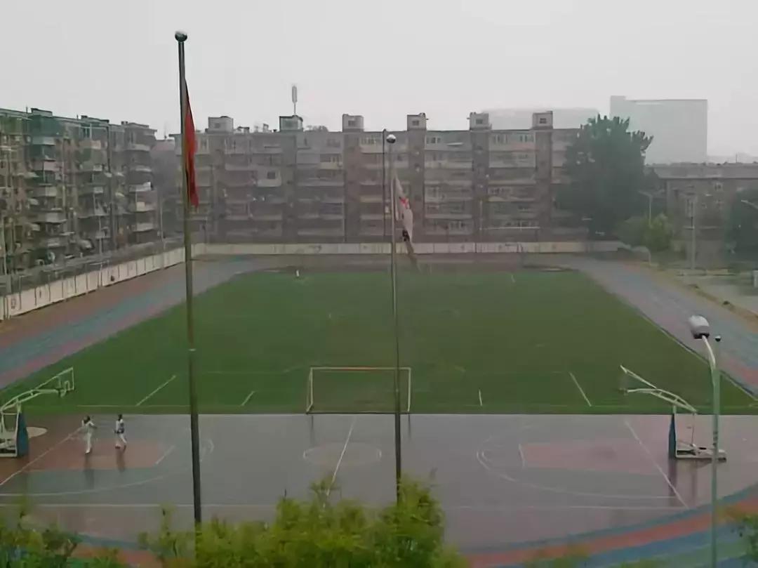 日本学生射门,日本球员踢小学生