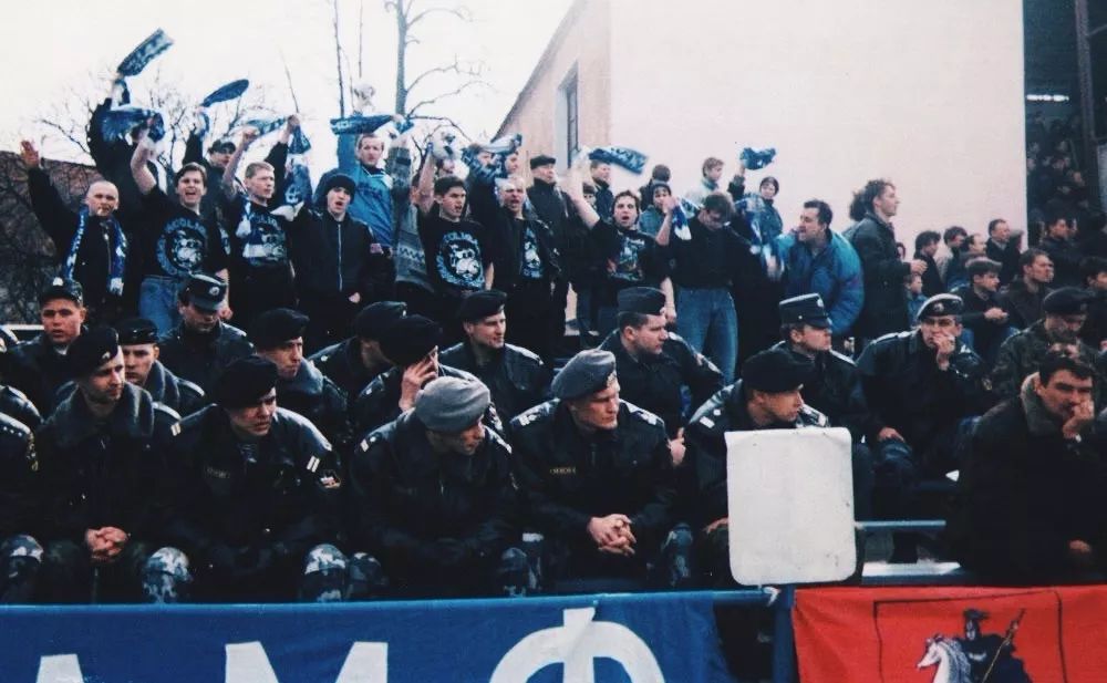 俄罗斯暴打英国足球流氓,俄罗斯足球怎么这么强