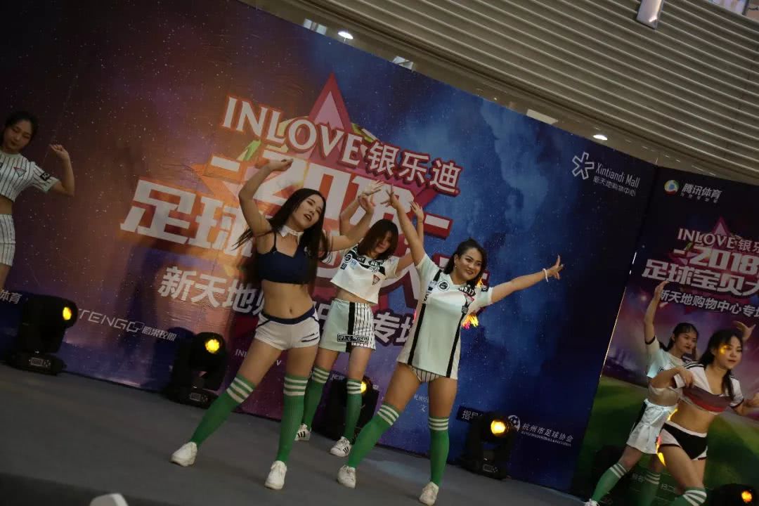 银乐迪新天地店,为世界杯加油足球小宝贝